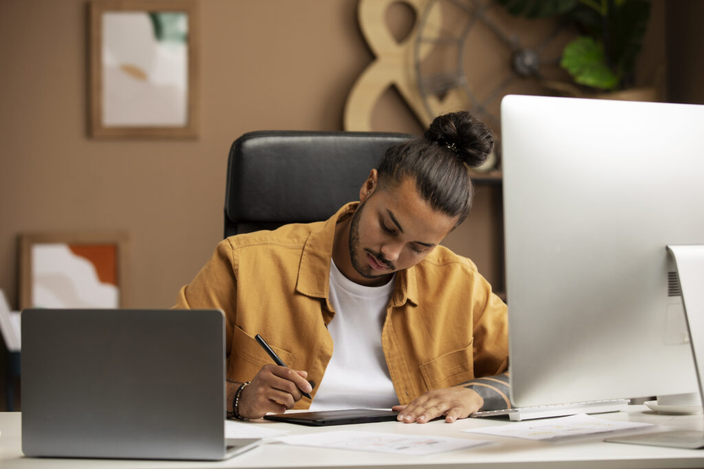 Freelance writing kaise start karein by DesiExpert.com