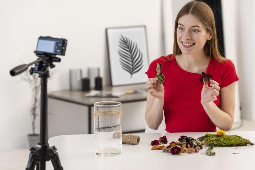 YouTube Se Paise Kaise Kamayein by DesiExpert.com